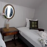 Bed & Breakfast Gate 1 Bnb, 177 House Nr,
