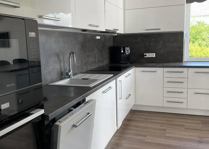 Gate 1 Bnb, 177 House Nr,