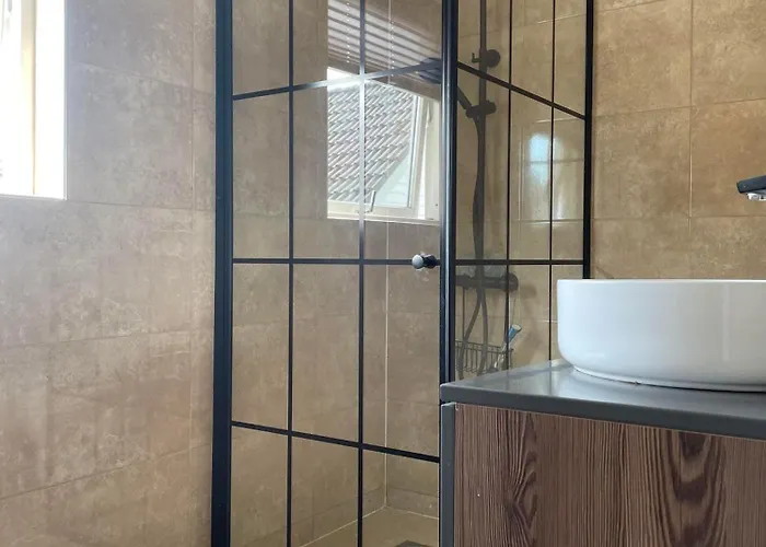 Gate 1 Bnb, 177 House Nr, Bed & Breakfast